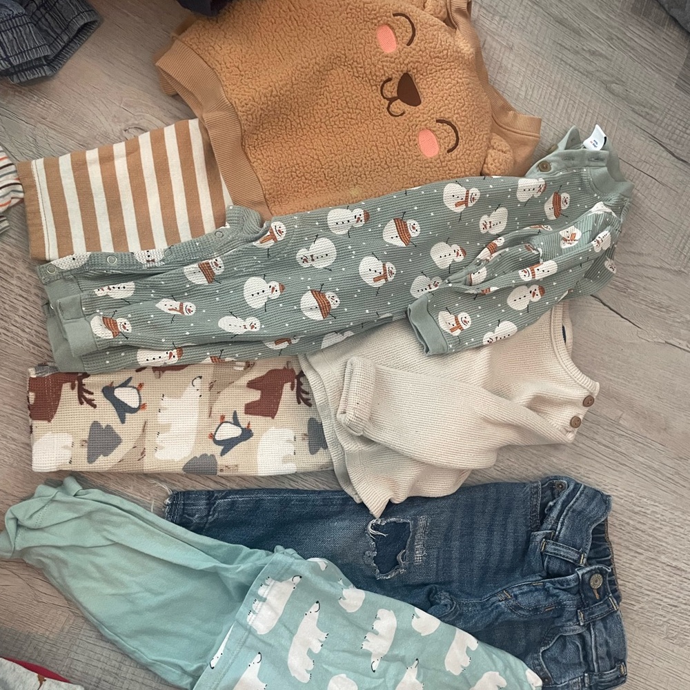 Adorable Baby Clothing Set with Animal Prints